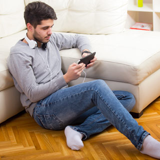 con solamente conectar a una corriente electrica puedes comenzar a navegar y a hablar o mensajear cuando lo desees