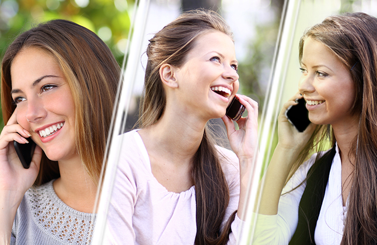 tres mujeres hablando por celular en multiconferencia 1366 x 374 pixeles